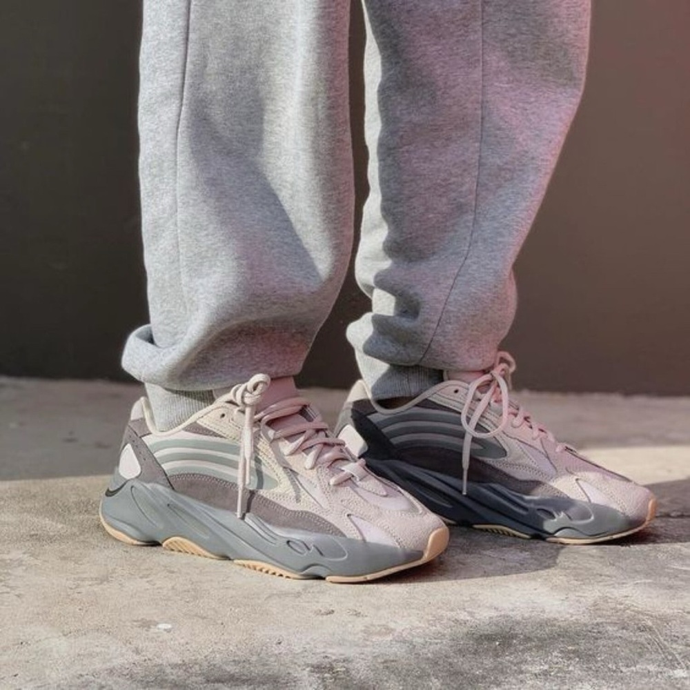 Adidas Yeezy Boost 700 V2 Tephra Sneaker NIB